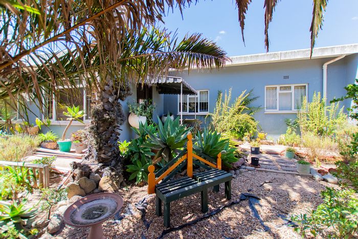 For Sale: Spacious 4-Bedroom House in Vredenburg Central with Indoor Braai Area.