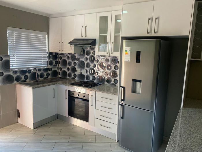 For Sale: Apartment in Thatchfield Estate with 2 bedrooms, garage, and play area.