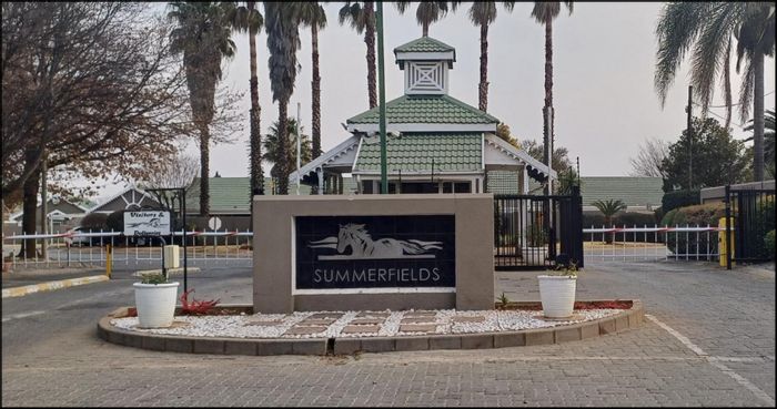 For Sale: 3-Bedroom Cluster in Verwoerdpark with secure parking and outdoor patio.