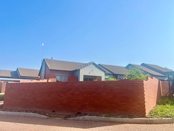 For Sale: 3-Bedroom Townhouse in Monavoni with private courtyard and secure parking.