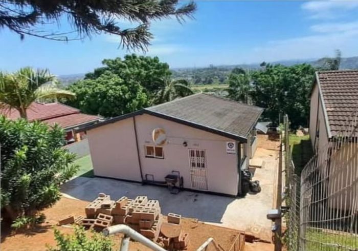 For Sale: House in Lotus Park, 2 beds, 1 bath, investment potential, close to amenities.