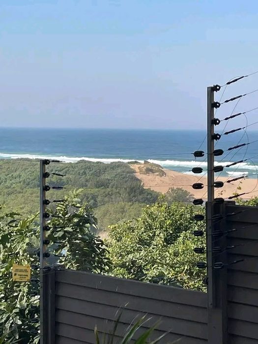 To Rent: 2-Bedroom Townhouse in Isipingo Beach with sea views and gated parking.