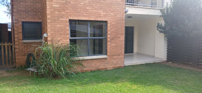 For Sale: Apartment in Willow Park Manor with lagoon access, gym, and security.