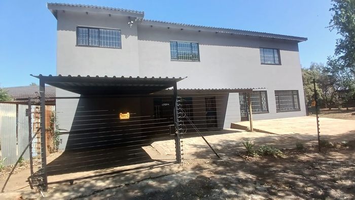 Cottage To Rent at Homestead Apple Orchards: 3 beds, pet-friendly, communal pool.