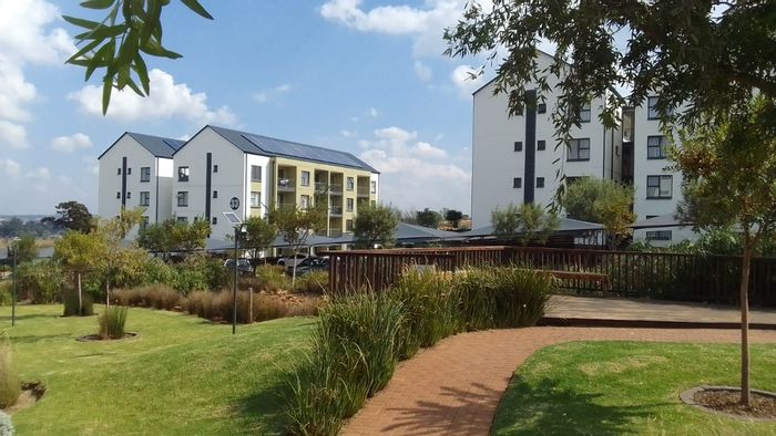 Witfield Apartment To Rent: 1-bedroom, pet-friendly with pool, restaurant, and security.