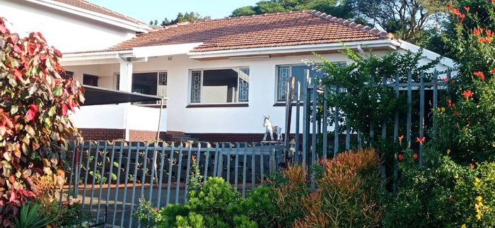 For Sale: Spacious Fynnland house with 4 bedrooms, entertainment area, and expansion potential.