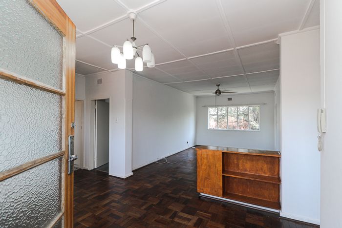 Spacious 2-bedroom apartment in Selection Park, includes balcony and secure parking. To Rent.