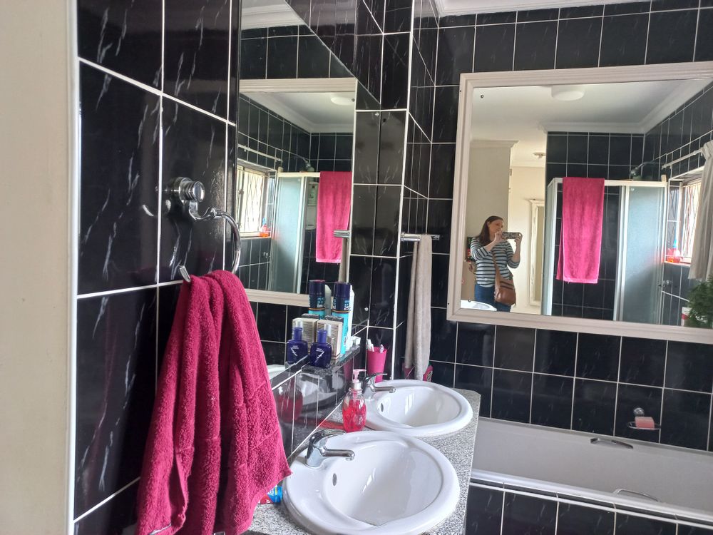 Main bedroom bathroom