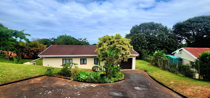 Southport Townhouse For Sale: 3 bedrooms, sunroom, garden space, and garage.