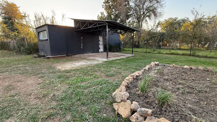 Cottage To Rent at Homestead Apple Orchards: 2 beds, pet-friendly, secure garden.