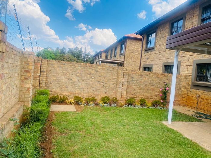 3-Bedroom Townhouse for Sale in Willow Park Manor with garden and double garage.
