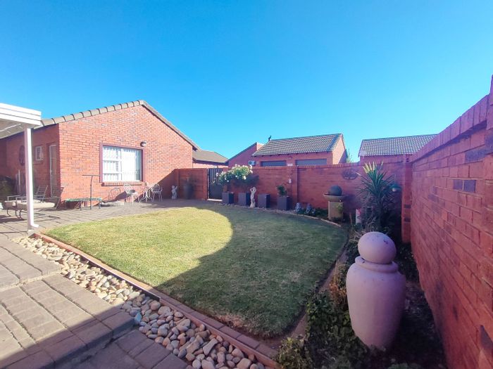 For Sale: Townhouse in Pentagon Park with 3 beds, garden, and double garage.