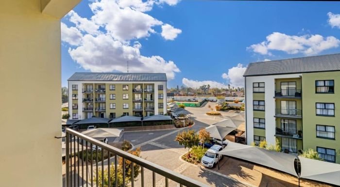 Two-bedroom apartment in Witfield, to rent, with pool, gym, and 24-hour security.