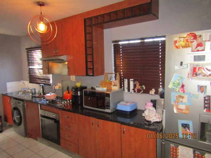 2-Bedroom Apartment For Sale at Bramley View, near Greenstone Shopping Centre.