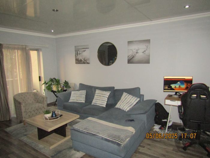 2-Bedroom Apartment For Sale in Buccleuch, near Woodmead and Sandton City.