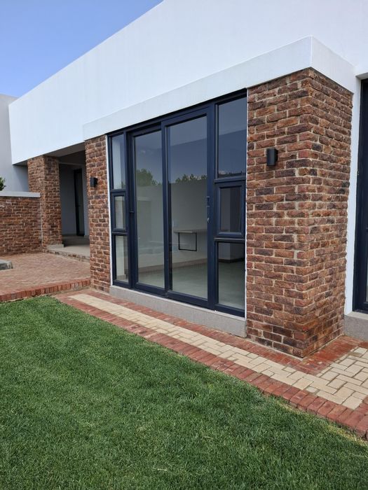 For Sale: House in Helderzicht Eco Estate with pool, solar power, and en-suites.