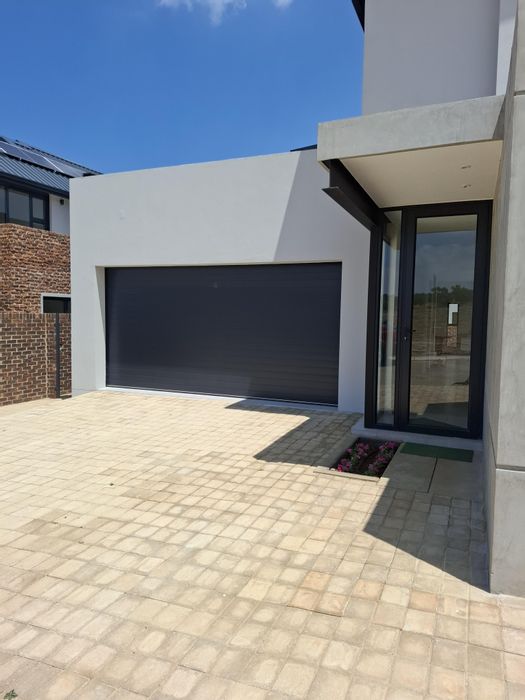 For Sale: House in Helderzicht Eco Estate with 3 bedrooms, inverter, and solar panels.