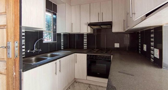 Silverton Apartment For Sale: 3 beds, 2 baths, garage, renovation potential.