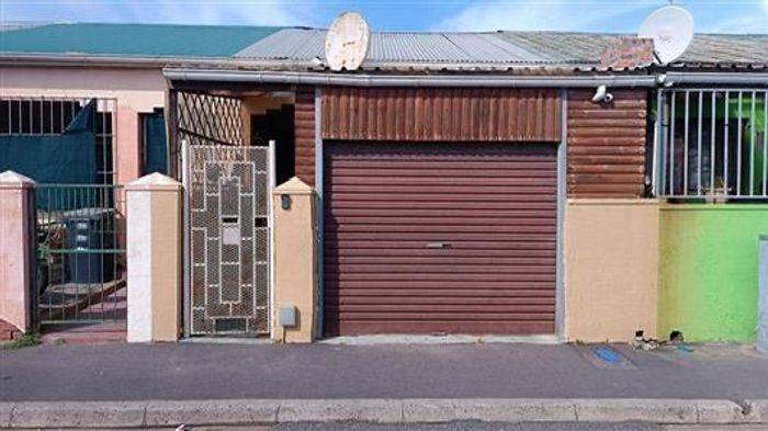 Brooklyn House For Sale: 2 Bedrooms, secure garage, close to amenities.