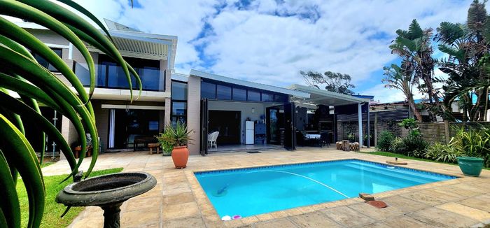 For Sale: House in Oslo Beach with pool, flat, ocean views, and private beach access.