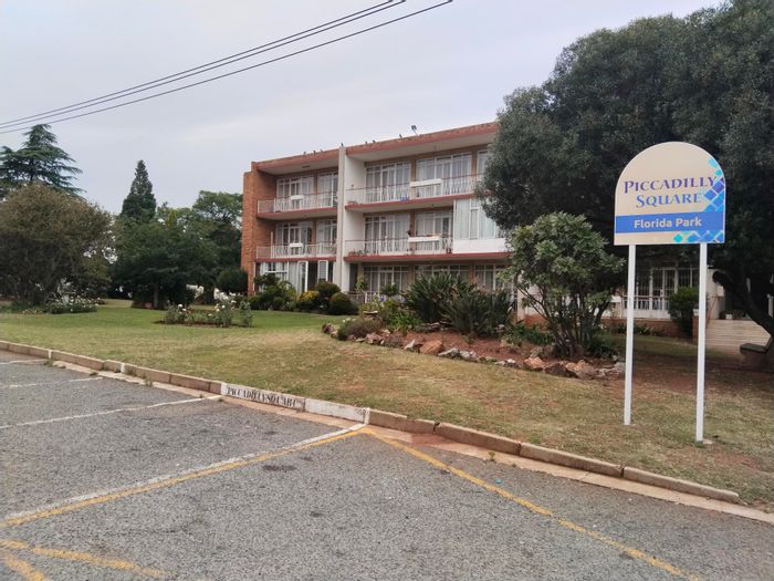 For Sale: Spacious 2-bedroom apartment in Florida Park with enclosed balcony and tandem parking.