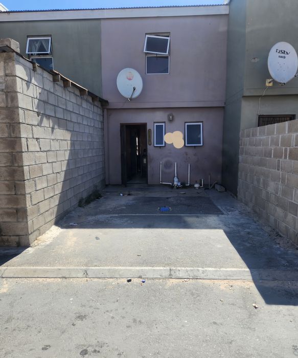 For Sale: Townhouse in Delft Central with 2 bedrooms, parking, and spacious living.