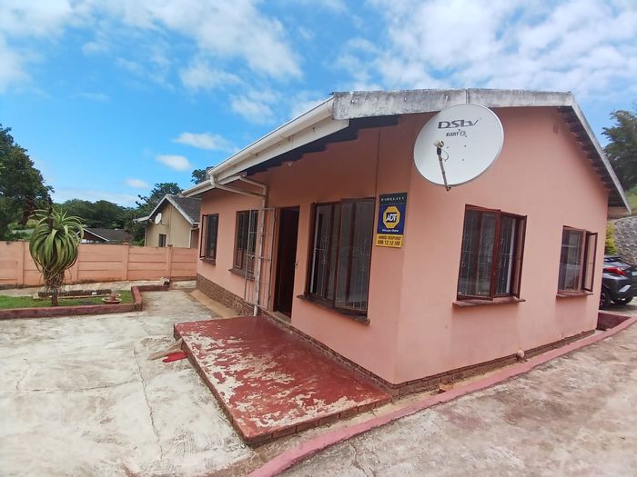 To Rent: House in Sea Park with 2 bedrooms, garden, and secure parking.