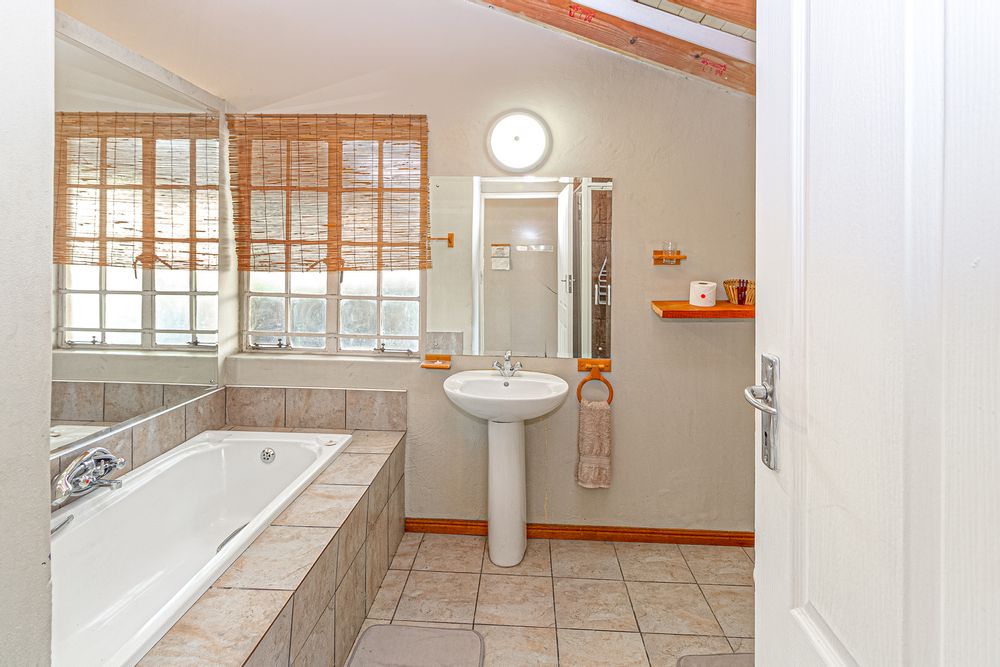 Room 17 en-suit bathroom