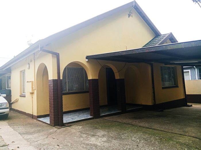 Raisethorpe House For Sale: 4 bedrooms, flatlet, parking, close to amenities.