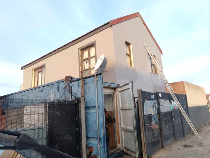 For Sale: Clairewood House with dual access, 6 bedrooms, rental income potential.