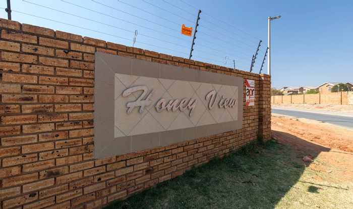 1-Bedroom Apartment in Honeypark To Rent with 24-hour security and prepaid electricity.