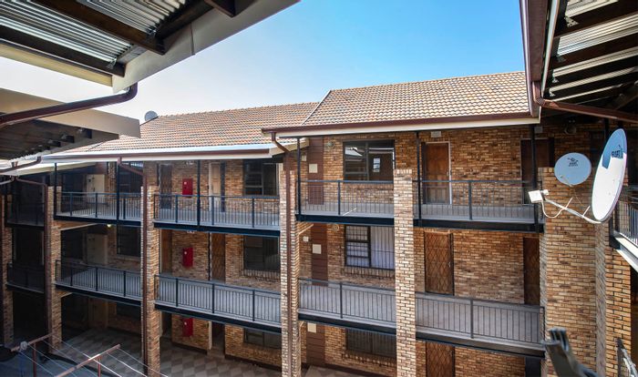 1-Bedroom Apartment To Rent in Honeypark with 24-hour security and prepaid electricity.