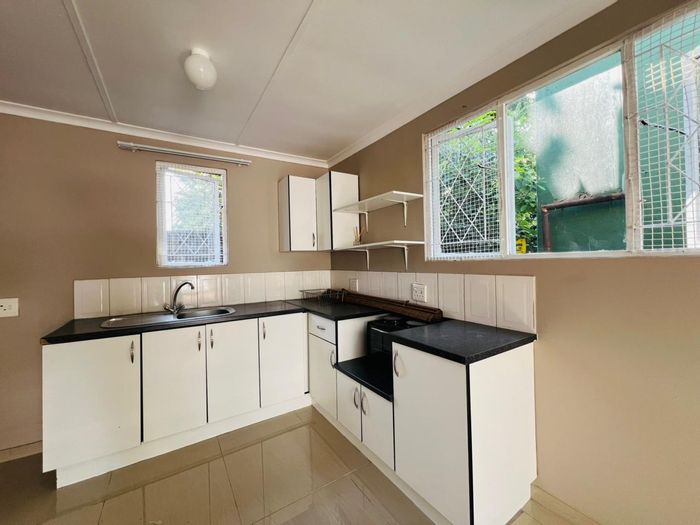 1-Bedroom Cottage in Glenwood To Rent, close to shops and public transport.