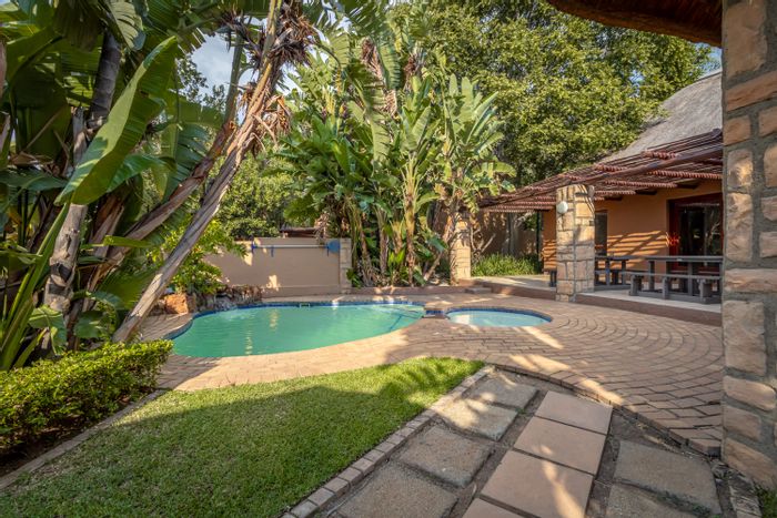 Douglasdale Apartment To Rent: One bed, loft room, two balconies, pools, clubhouse.