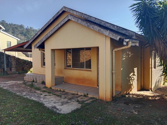 Northdale House For Sale: 3 Bedrooms, 2 Bathrooms, Double Carport, Close to Amenities.