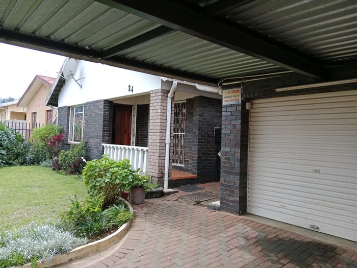 Newholme House For Sale: Spacious 3-bedroom home with flatlet and ample parking.