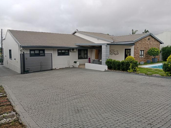 For Sale: House in Mountain Rise with pool, outbuilding, and spacious living areas.