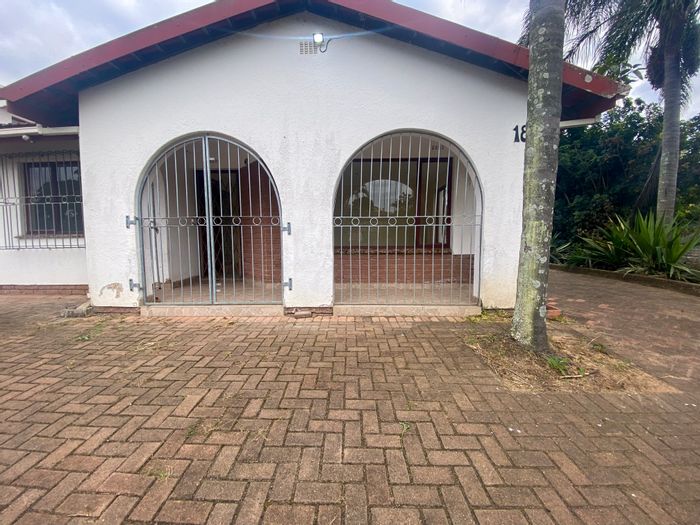 For Sale: Spacious 5-bedroom house in Marburg with study, garage, and patio.