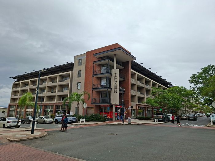 For Sale: Apartment in Umhlanga Ridge with 2 beds, balcony, and 24-hour security.