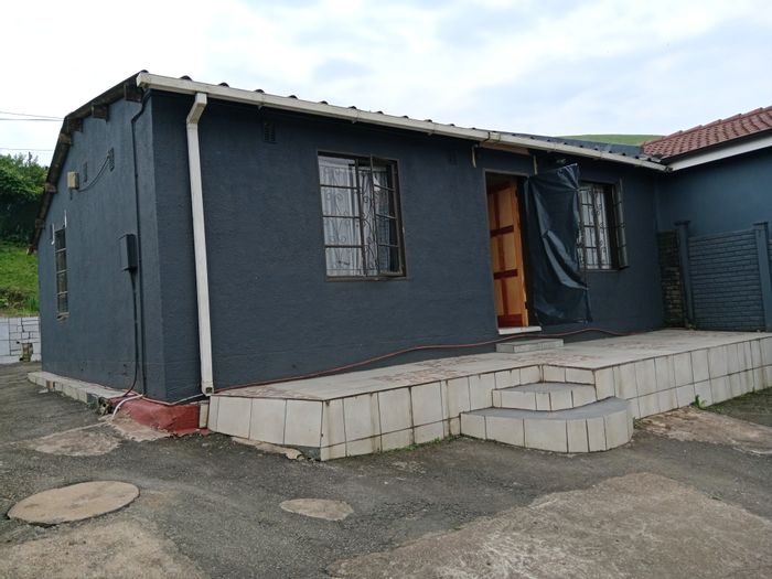 Northdale House For Sale: 2 Bedrooms, secure yard, semi-detached, ideal for investors.