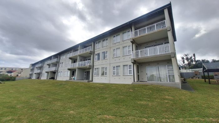 Uvongo Apartment For Sale: 2 Bedrooms, sea views, near beach, communal braai facilities.
