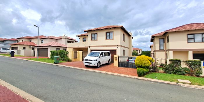 Carlswald House For Sale: 4 bedrooms, security estate, garden, entertainment room.