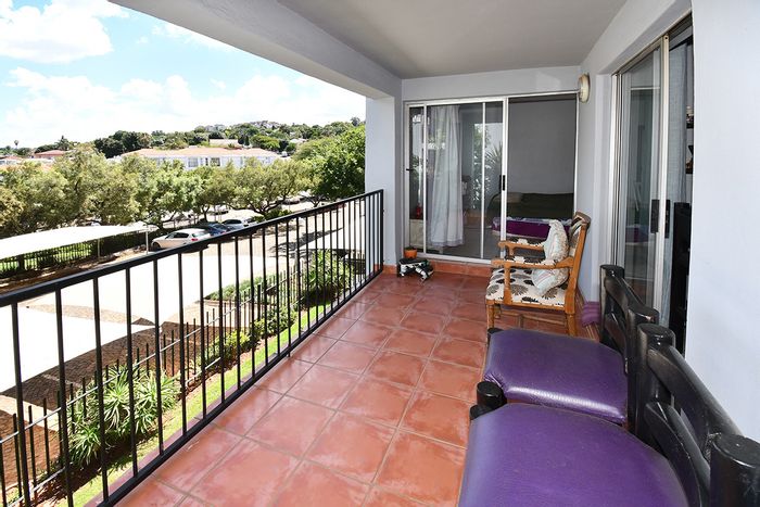 Northcliff Apartment For Sale: 2 beds, pool, clubhouse, great views, prime location.