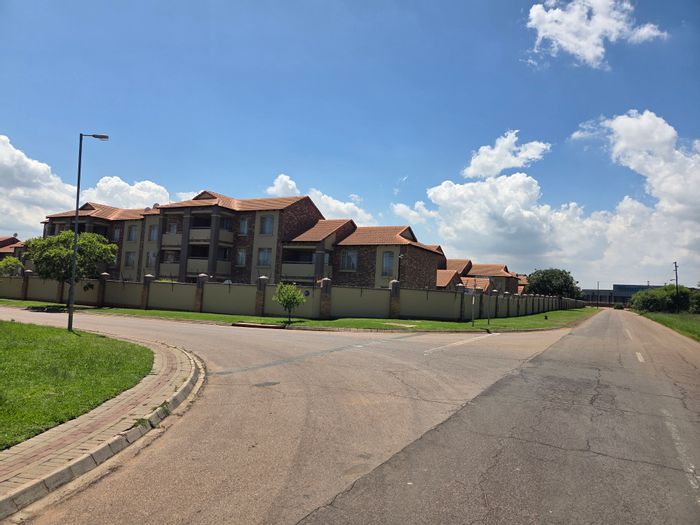 2-Bedroom Apartment For Sale in Monavoni with garage and 24-hour security.