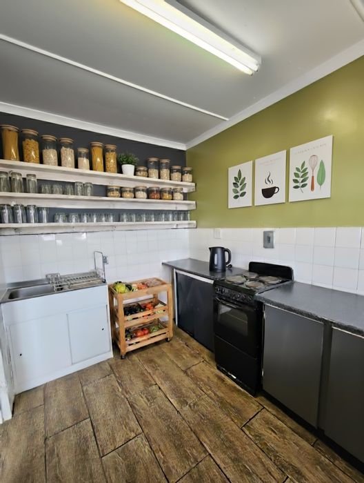 2-Bedroom Apartment in Casseldale For Sale with Communal Garden and Covered Parking.