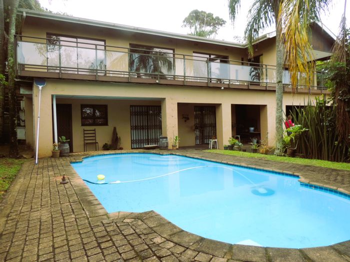 Manaba Beach House For Sale: Multiple living spaces, pool, sea views, dual flatlets.
