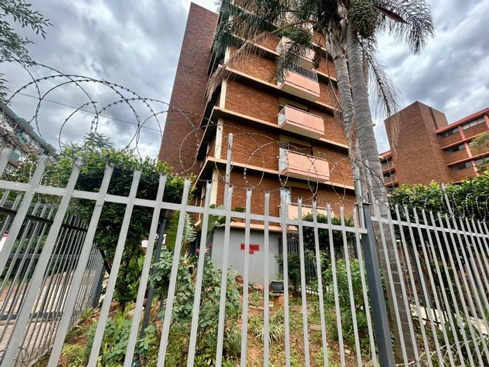 Sunnyside Apartment For Sale: Four bedrooms, secure parking, spacious garden, prime location.