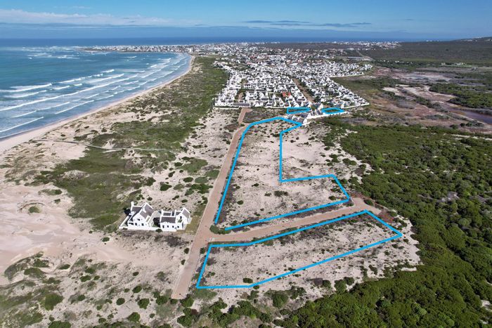 For Sale: House in Struisbaai Central, 2-bed, near beach, boardwalk access.