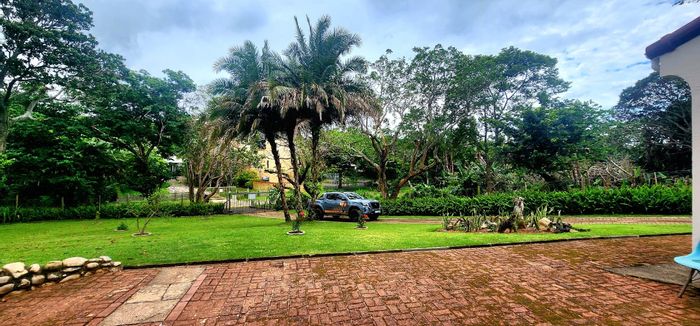 For Sale: House in Leisure Bay with 4 bedrooms, braai area, and spacious layout.