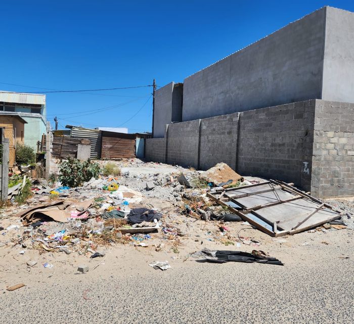 For Sale: House in Delft South, ideal for rental development, near schools.